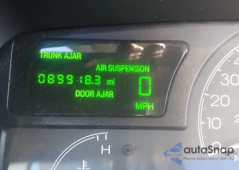 2005 Lincoln Town Car Signature Limited z USA, uszkodzony, nr VIN 1LNHM82W05Y655898